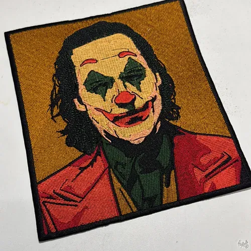 Capo personalizzato con stampa artigianale